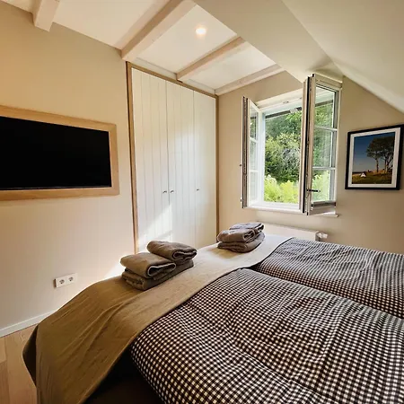 Strandflieder 05 Klein Stresow Ruegen By Ruyastay בית נופש